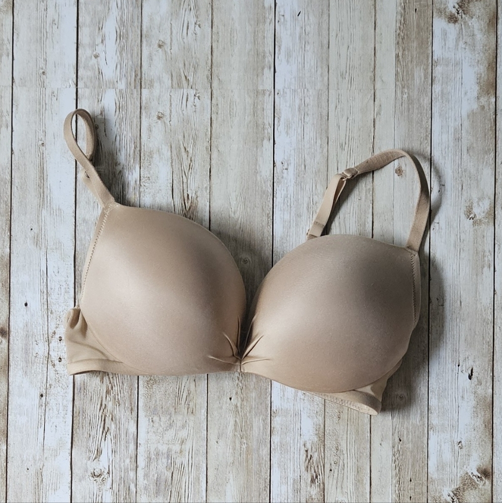 Cacique Smooth Plunge Bra SZ 32DD